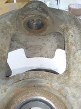 Load image into Gallery viewer, Audi Q7 4L 3.0 TDi Quattro Drivers Right Side Front Knuckle And Bearing