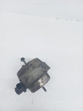 Load image into Gallery viewer, Audi A4 2.5 V6 TDi B6 Cabriolet Engine Mount
