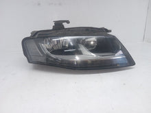 Load image into Gallery viewer, Audi A4 B8 SE 2.0 TDI Drivers Right Side Headlight