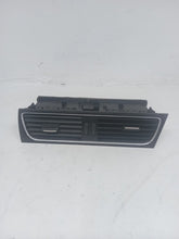 Load image into Gallery viewer, Audi A4 B8 SE 2.0 TDI Centre Air Vents