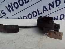 Load image into Gallery viewer, VAUXHALL VECTRA C ACCELERATOR PEDAL SRI, 2.2, 52 PLATE, PETROL