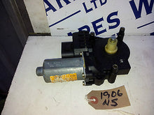 Load image into Gallery viewer, AUDI A4 1.9 TDI B5 2000 PLATE Passenger Side Front Electric Window Motor