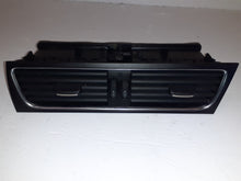 Load image into Gallery viewer, Audi A5 8T3 2.0 TFSi S line Centre Heater Vents