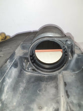 Load image into Gallery viewer, Vauxhall Vivaro Renualt Trafic 2.0 DCi 115 Air Filter Housing