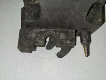 Load image into Gallery viewer, Vauxhall Vivaro Renualt Trafic 1.9 DCi 100 Drivers Side Rear Top Latch Catch