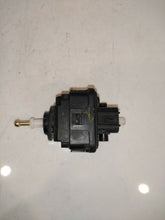 Load image into Gallery viewer, AUDI A4 B6 2001 PETROL 2.0.cc Passenger Side Headlight Adjuster
