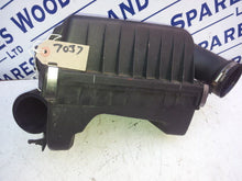Load image into Gallery viewer, VAUXHALL ZAFIRA AIR FILTER BOX 1.8 PETROL 2000