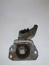Load image into Gallery viewer, Vauxhall Vivaro Renualt Trafic 2.0 DCi 115 Engine Mount