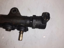 Load image into Gallery viewer, Vauxhall Vivaro Renualt Trafic 2.0 M9R Fuel Rail And Sensors