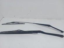 Load image into Gallery viewer, Nissan Juke 1.6 Petrol Dig-t MK1 2010-2014 Pair Of Windscreen Wiper Arms