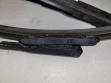 Load image into Gallery viewer, BMW 120D M Sport E87 Front Wiper Arms