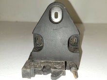 Load image into Gallery viewer, Vauxhall Vivaro Renualt Trafic 1.9 DCi 100 Drivers Side Rear Top Latch Catch