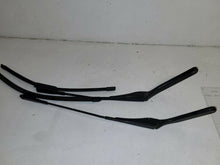 Load image into Gallery viewer, BMW 120D M Sport E87 Front Wiper Arms