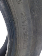 Load image into Gallery viewer, 195 70R 15C Tyre
