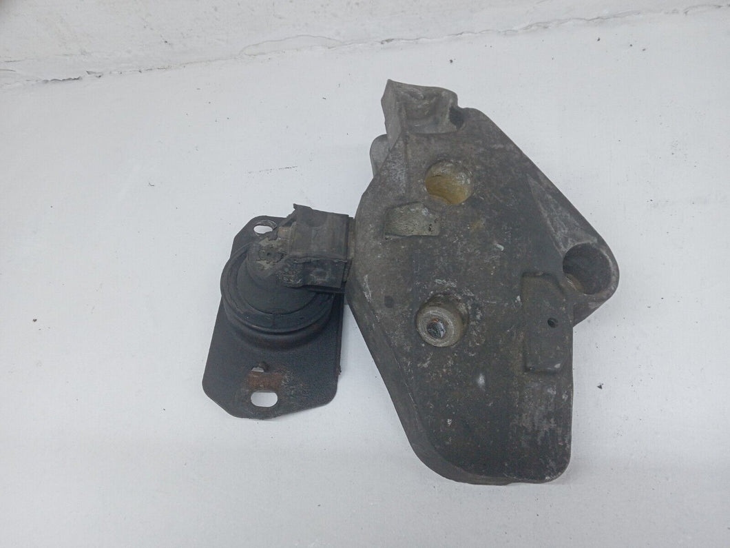 Vauxhall Vivaro Renualt Trafic 1.9 D F9Q Engine Mount