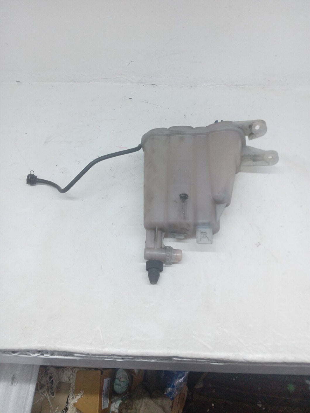 Audi A4 B8 SE 2.0 TDI Coolant Expansion Tank