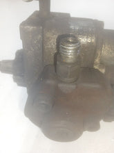 Load image into Gallery viewer, Ford Transit MK7 2.4 RWD Fuel Injection Pump
