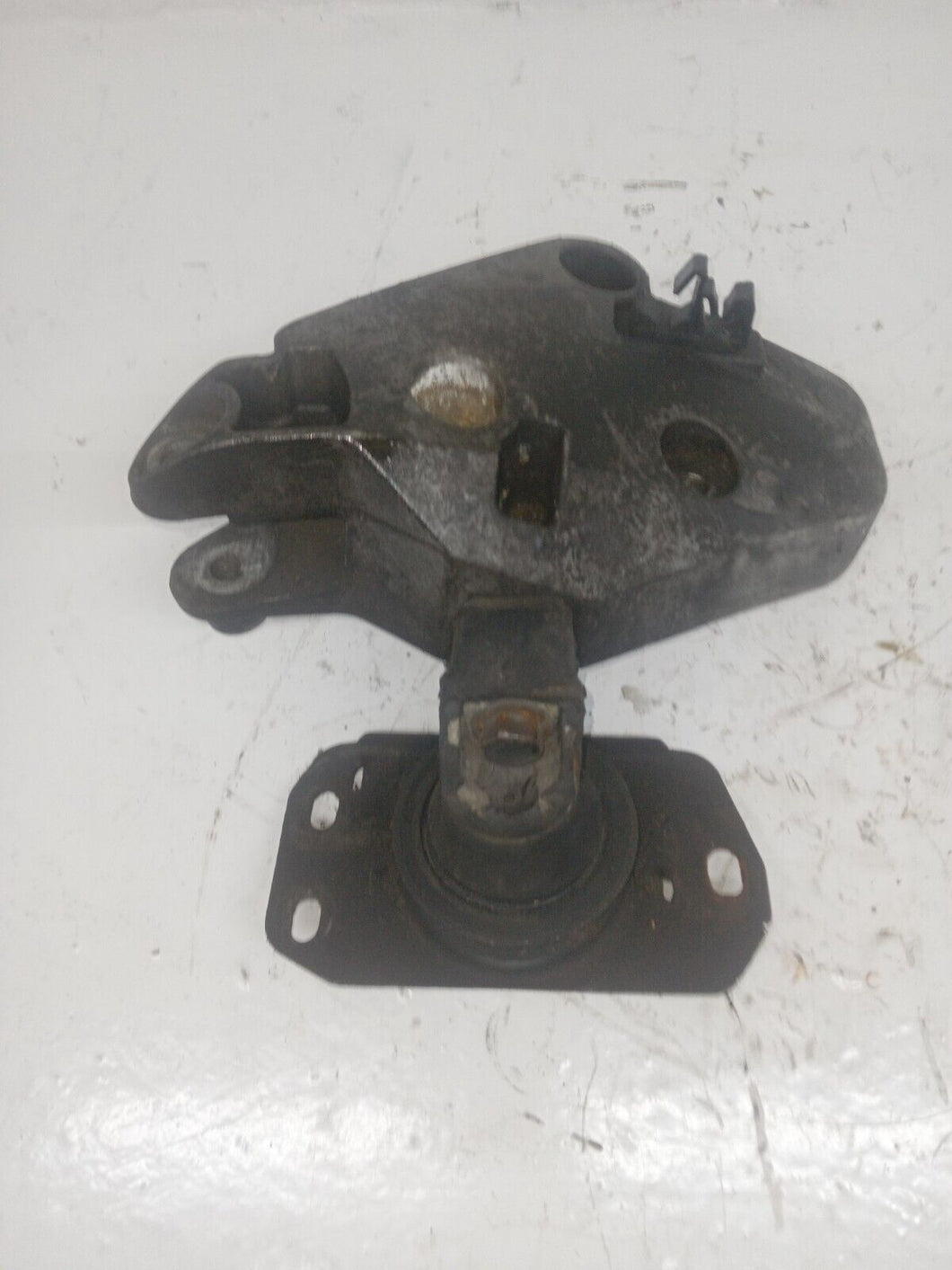 Vauxhall Vivaro Renualt Trafic 1.9 CDTi F9Q Engine Mount