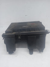 Load image into Gallery viewer, Ford Transit MK7 Euro 4 2.2 FWD 2007 - 2013 Air Filter Housing
