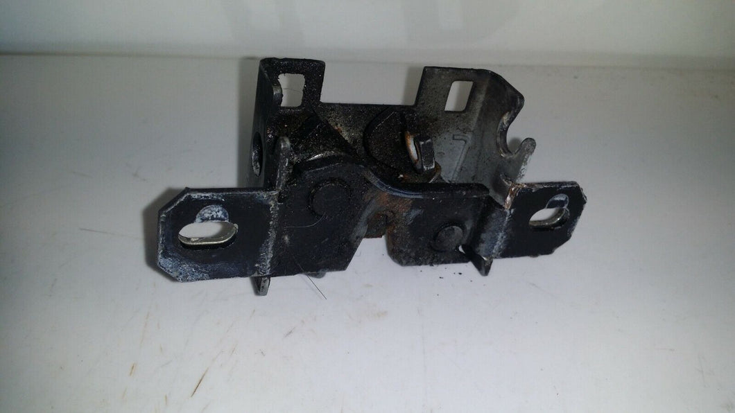 JAGUAR XJ8 X350 BOOT CATCH V8 SE 2004
