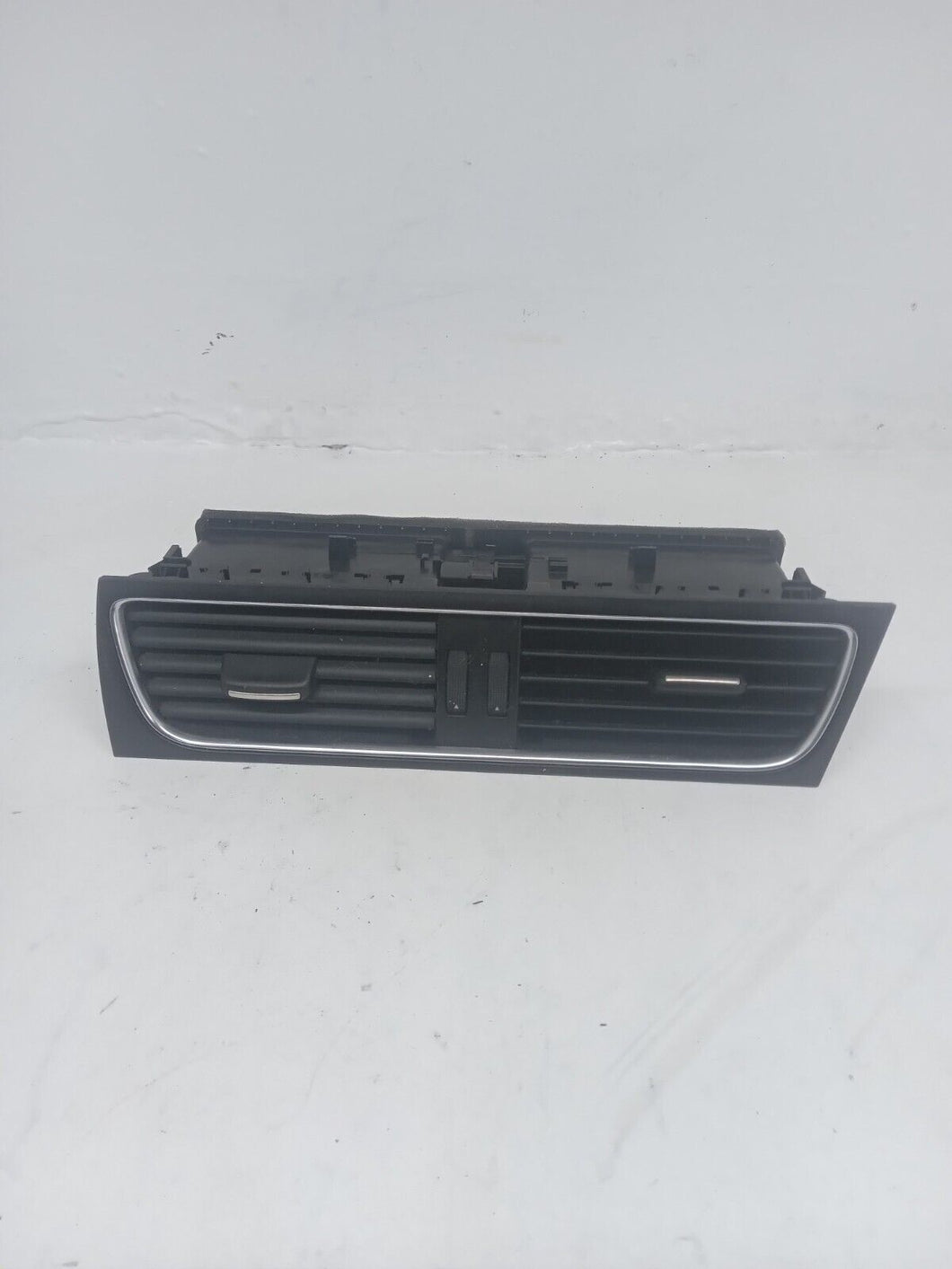 Audi A4 B8 SE 2.0 TDI Centre Air Vents