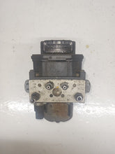 Load image into Gallery viewer, Audi A4 2.4 V6 Sport B6 Cabriolet ABS Pump Modulator
