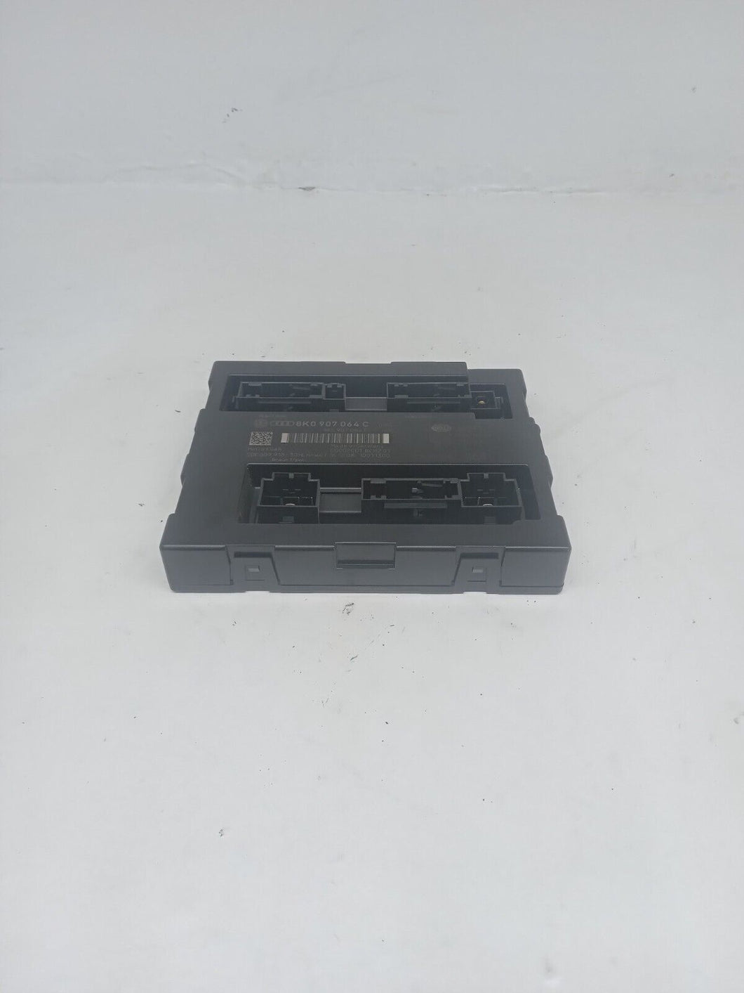 Audi A4 B8 SE 2.0 TDI Body Control Module