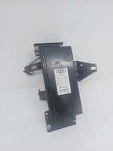 Load image into Gallery viewer, Audi A4 2.4 V6 Sport B6 Cabriolet Amplifier
