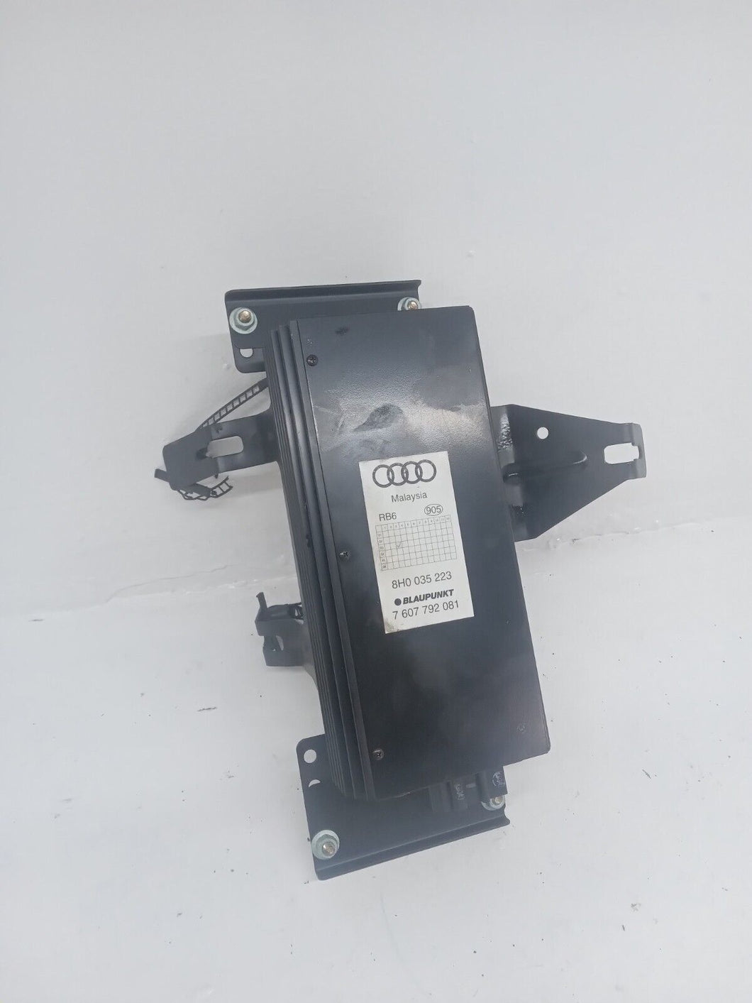 Audi A4 2.4 V6 Sport B6 Cabriolet Amplifier