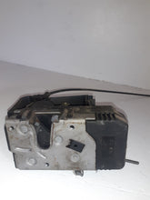 Load image into Gallery viewer, Vauxhall Vivaro Renualt Trafic 2.0 M9R Drivers Right Side Door Lock
