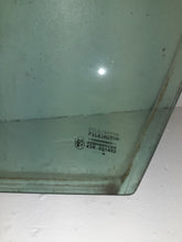 Load image into Gallery viewer, Vauxhall Vivaro Renualt Trafic 2.0 DCi 115 Passenger Side Quarter Glass
