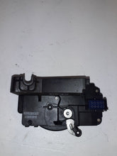 Load image into Gallery viewer, Vauxhall Vivaro Renualt Trafic 2.0 DCi 115 Rear Door Lock Mechanism
