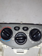 Load image into Gallery viewer, Vauxhall Vivaro Renualt Trafic 2.0 DCi 115 Heater A/C Controls
