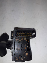 Load image into Gallery viewer, Vauxhall Vivaro Renualt Trafic 2.0 DCi 115 Windscreen Wiper Stalk
