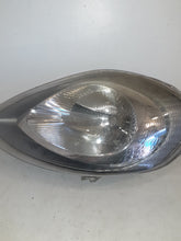 Load image into Gallery viewer, Vauxhall Vivaro Renualt Trafic 1.9 Di Passenger Side Headlight
