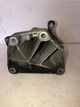 Load image into Gallery viewer, Mercedes Sprinter 313 CDi 2012 Left Side Engine Mounting Holder
