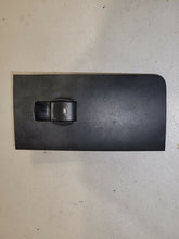 Load image into Gallery viewer, Audi A4 3.0 V6 Quattro B6 Cabriolet Passenger Door Window Switch
