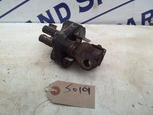 Load image into Gallery viewer, FORD TRANSIT STEERING UNIVERSAL JOINT  2000 TO 2006
