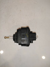 Load image into Gallery viewer, AUDI A4 B6 2001 PETROL 2.0.cc Passenger Side Headlight Adjuster
