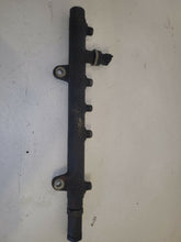 Load image into Gallery viewer, Vauxhall Vivaro Renualt Trafic 1.9 DCi 100 Fuel Injection Rail 2001 - 2006
