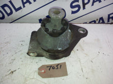 Load image into Gallery viewer, VAUXHALL ZAFIRA ENGINE GEARBOX REAR MOUNTING 1.8 PETROL 2000
