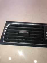 Load image into Gallery viewer, Audi A5 1.8 T FSI 2008 Centre Air Vents
