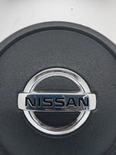 Load image into Gallery viewer, Nissan Juke 1.6 Petrol Dig-t MK1 2010-2014 Multifunction Steering Wheel
