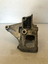 Load image into Gallery viewer, MG ZR  1.4cc 2003 Power Steering Pump Bracket
