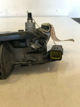 Load image into Gallery viewer, ROVER 25 2001 IMPRESSION 1.4 Front Wiper Motor
