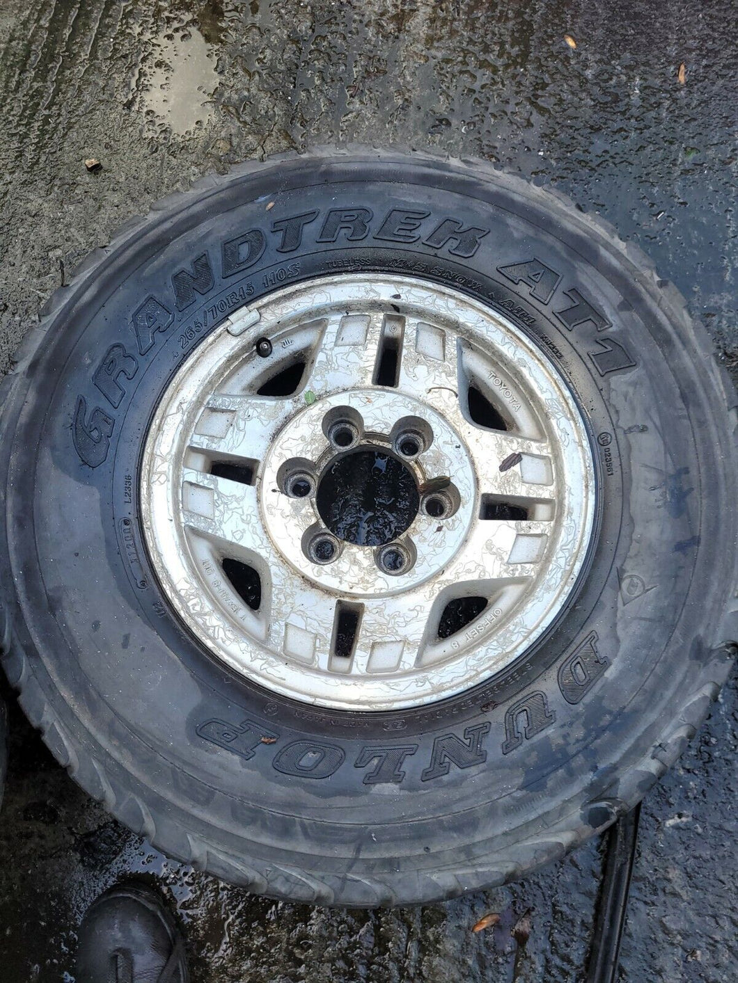 Toyota hilux surf alloy wheels with tyres