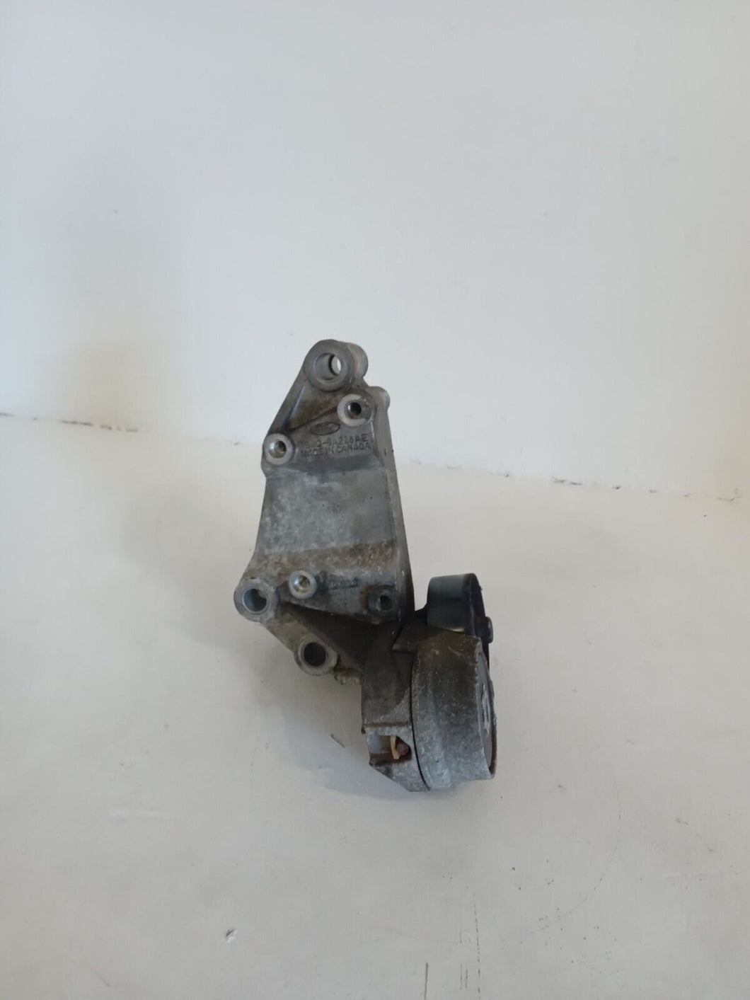 Ford Transit Connect 1.8 TDDI 2006 Power Steering Pump Bracket With Tensioner