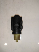 Load image into Gallery viewer, AUDI A4 1.9 TDI B5 2000 PLATE Pressure Converter Valve
