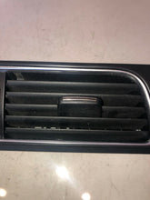 Load image into Gallery viewer, Audi A5 1.8 T FSI 2008 Centre Air Vents
