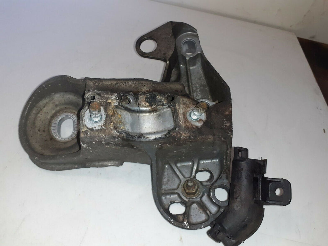 Audi A4 2.5 TDi V6 Sport Auto B6 Cabriolet Drivers Right Side Engine Mount